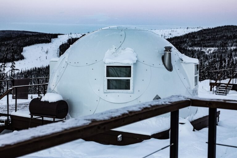 Photo unusual accommodations Belgium cabins bubbles