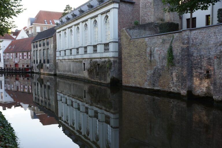 Photo Bruges romantic walking tour 2h